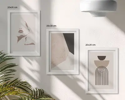 Forme geometriche astratte e il volto di una donna composizione di 3 quadri