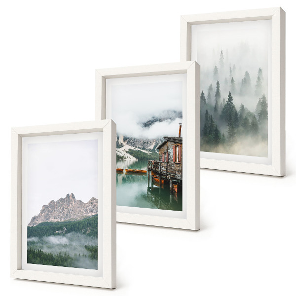 Trittico incorniciato Montagne, lago, casetta e nebbia nella foresta