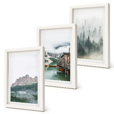Trittico incorniciato Montagne, lago, casetta e nebbia nella foresta