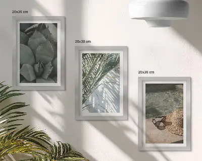 Trittico incorniciato con piante tropicali e dettagli da vacanza estiva