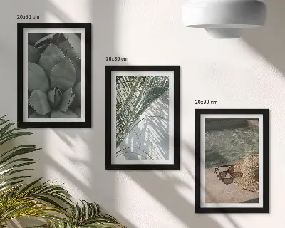 Trittico incorniciato con piante tropicali e dettagli da vacanza estiva