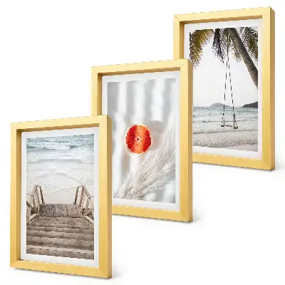 Composizione di 3 quadri raffiguranti una spiaggia con scalini in legno e atmosfera vacanziera