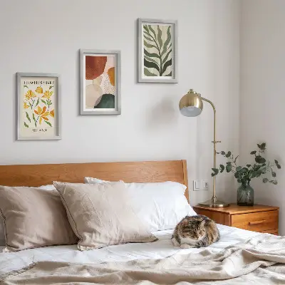Composizione di 3 quadri con motivi floreali e forme astratte con foglie