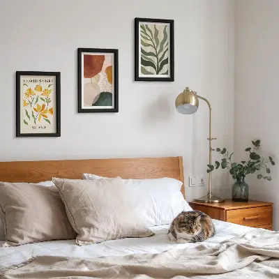 Composizione di 3 quadri con motivi floreali e forme astratte con foglie