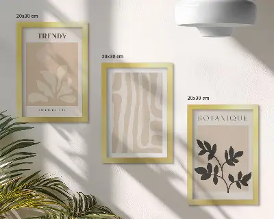 Trittico incorniciato con eleganti motivi floreali nei toni del beige e del nero