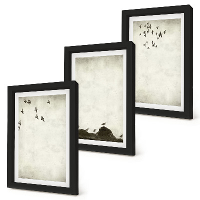 Composizione di 3 quadri stormo di uccelli in volo in stile minimalista