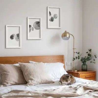 Composizione di 3 quadri con macchie di pittura astratta minimalista
