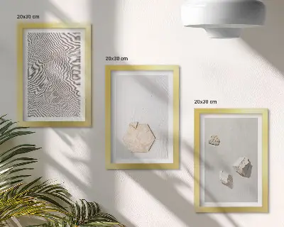 Composizione di 3 quadri con texture leggere sulla sabbia in delicato stile boho