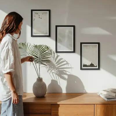 Trittico incorniciato decorazioni minimaliste con uccelli, rocce e pennellate