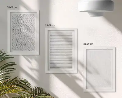 Trittico incorniciato con strutture luminose a forma di stringa che disegnano motivi sulla sabbia