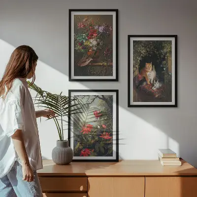Composizione di quadri con fiori vintage, gatti e natura