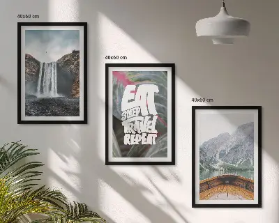 Set di quadri incorniciati con stampa di cascata, montagne e barca nella natura