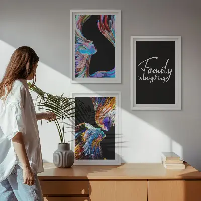 Set di 3 quadri con ritratti di persone e motivi colorati a tema famiglia