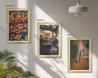 Set di quadri incorniciati con motivi di fiori vintage, vino e violino