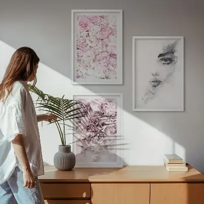 Set di 3 quadri peonie e ritratto di donna in bianco e nero