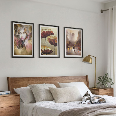 Set di 3 quadri Ritratto astratto di una donna con fiori e pioggia