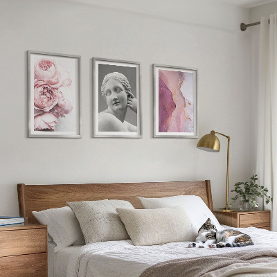 Composizione di quadri Peonie, scultura astratta di donna