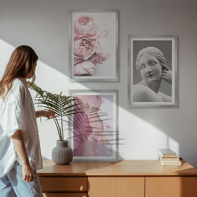 Composizione di quadri Peonie, scultura astratta di donna