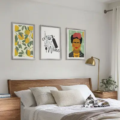 Set di quadri incorniciati con limoni, vino e ritratto di Frida