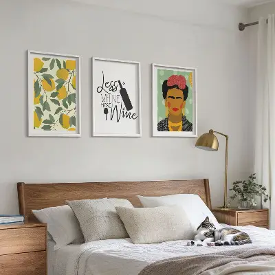 Set di quadri incorniciati con limoni, vino e ritratto di Frida