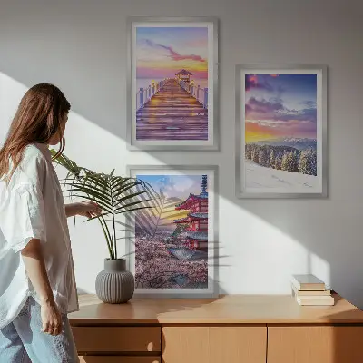 Composizione di quadri con paesaggi celesti romantici
