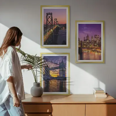 Set di quadri incorniciati con stampa di ponti e sole con vista sulla città