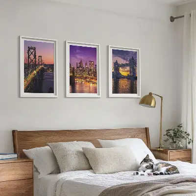 Set di quadri incorniciati con stampa di ponti e sole con vista sulla città