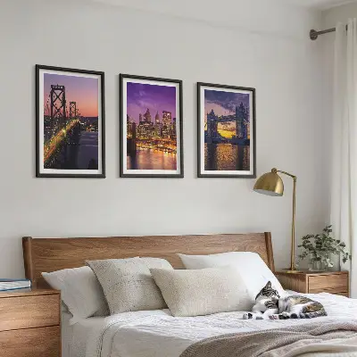 Set di quadri incorniciati con stampa di ponti e sole con vista sulla città