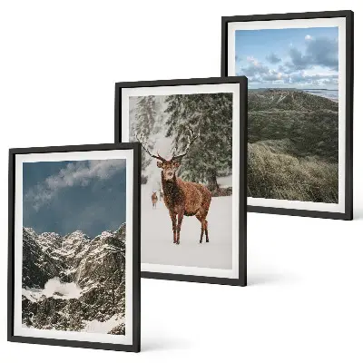 Composizione di quadri con montagna, cervi delle nevi e paesaggio forestale