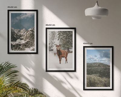 Composizione di quadri Montagne, cervi delle nevi, paesaggio forestale