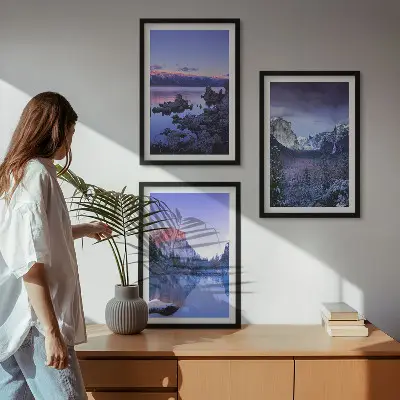 Set di quadri incorniciati paesaggi montani al tramonto con specchio d'acqua