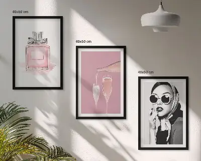 Set di 3 quadri con eleganti accessori rosa