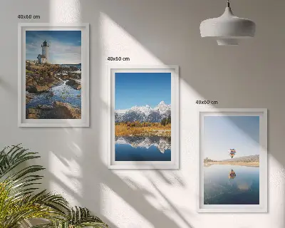 Set di quadri incorniciati con panorami naturali di fari, montagne e mongolfiere