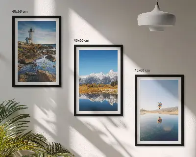 Set di quadri incorniciati con panorami naturali di fari, montagne e mongolfiere