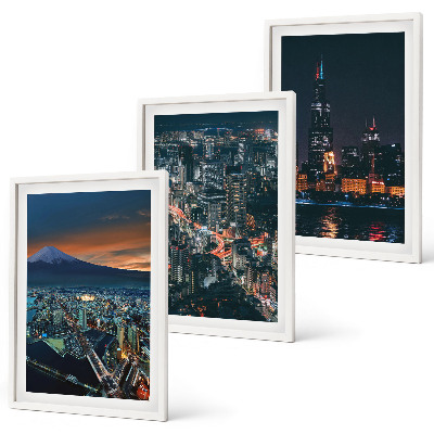 Composizione di quadri Vista notturna della città dalle montagne.