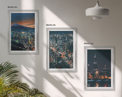 Composizione di quadri Vista notturna della città dalle montagne.