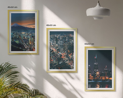 Composizione di quadri Vista notturna della città dalle montagne.