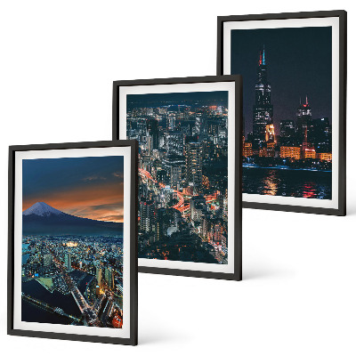Composizione di quadri Vista notturna della città dalle montagne.
