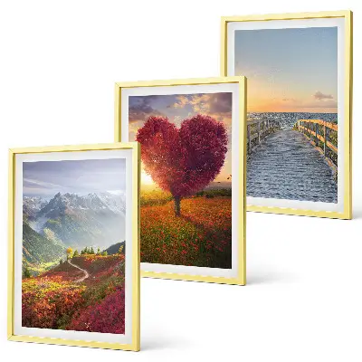 Set di quadri incorniciati con paesaggio di montagne, alberi, cuore e molo