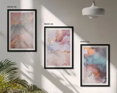 Composizione di quadri con motivi astratti dai colori pastello