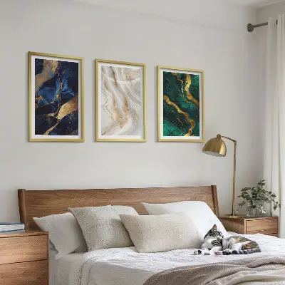 Composizione di quadri con motivi astratti blu e verdi