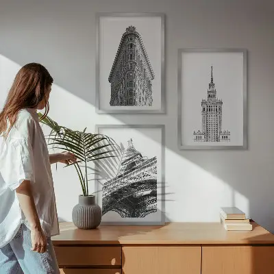 Set di quadri incorniciati con edifici architettonici in bianco e nero