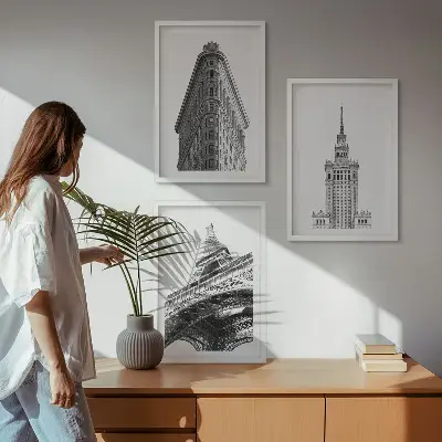 Set di quadri incorniciati con edifici architettonici in bianco e nero