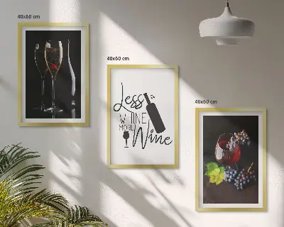 Composizione di quadri con bicchieri da vino, uva e scritta