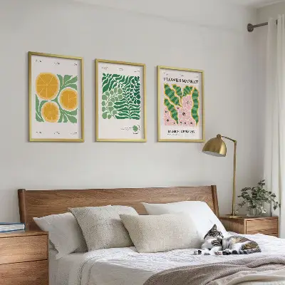 Set di quadri incorniciati con motivi di frutta e piante dai colori pastello