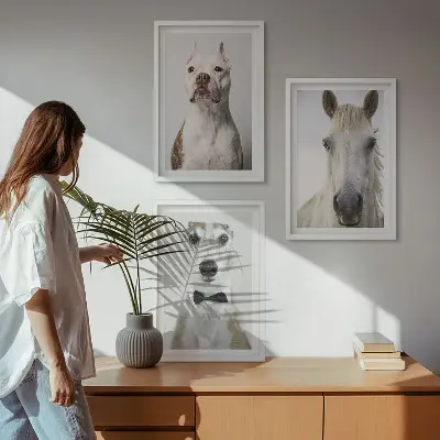 Composizione di quadri ritratti di cani e cavalli in stile elegante