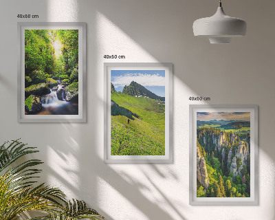Composizione di quadri Montagne verdi cascata foresta