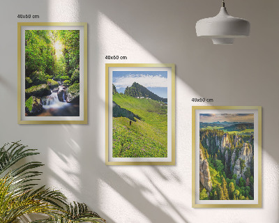 Composizione di quadri Montagne verdi cascata foresta