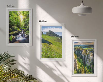 Composizione di quadri Montagne verdi cascata foresta