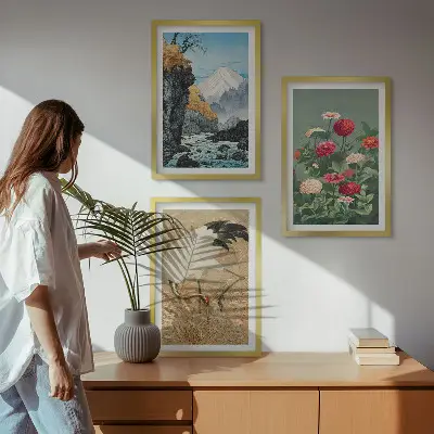 Composizione di quadri con paesaggio di montagne, fiume, fiori e gru